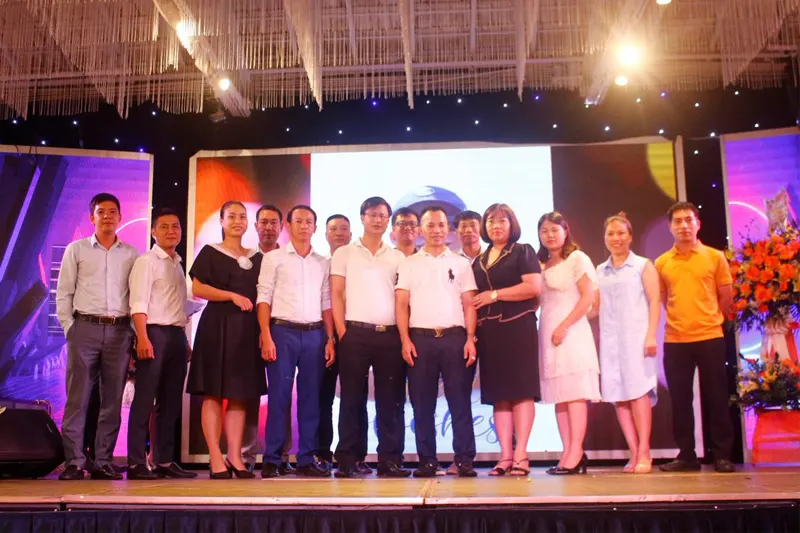 đại diện các phòng ban